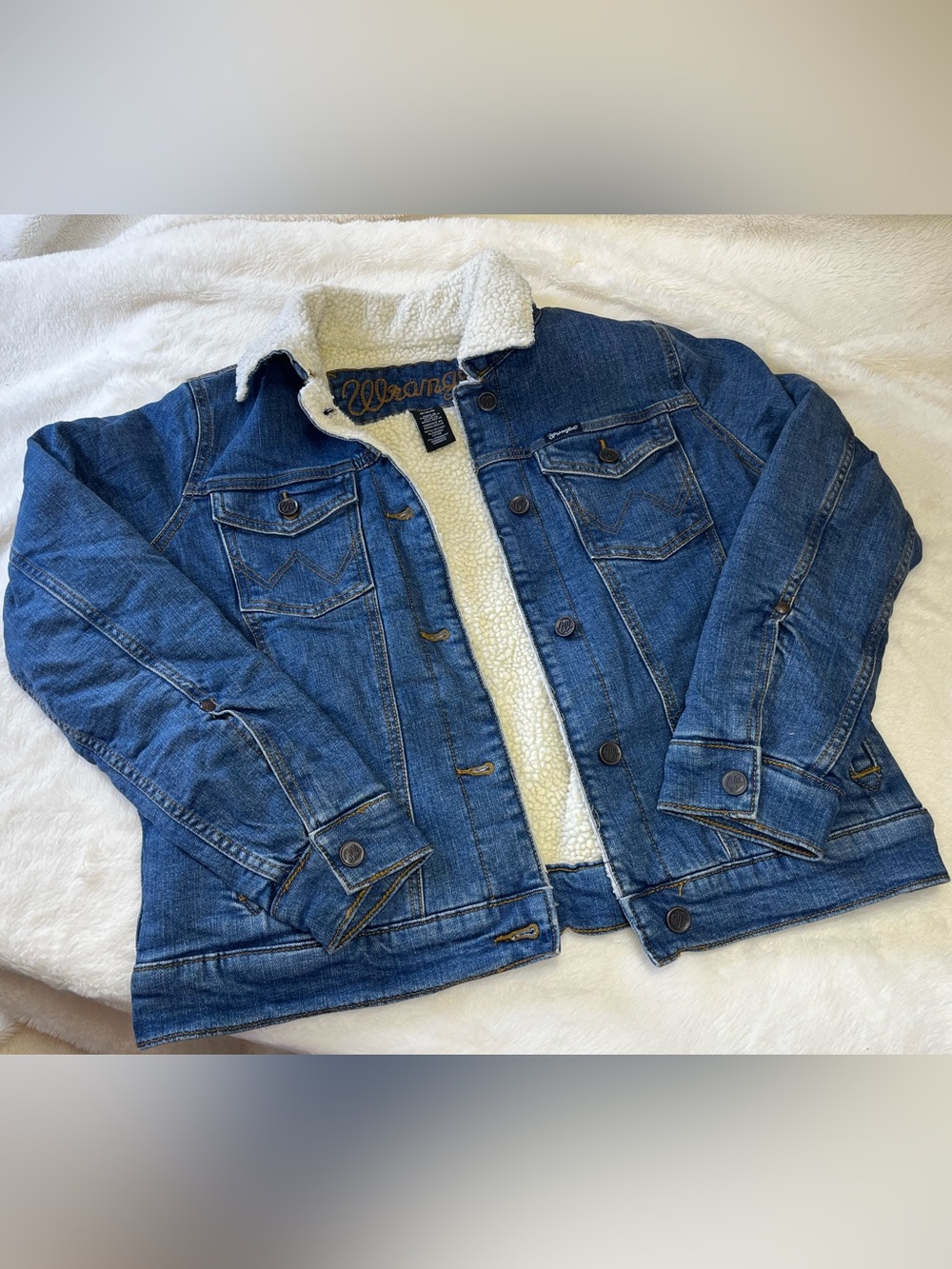 NEW WITHOUT TAGS Wrangler Sherpa Denim Jacket Women’s Size M